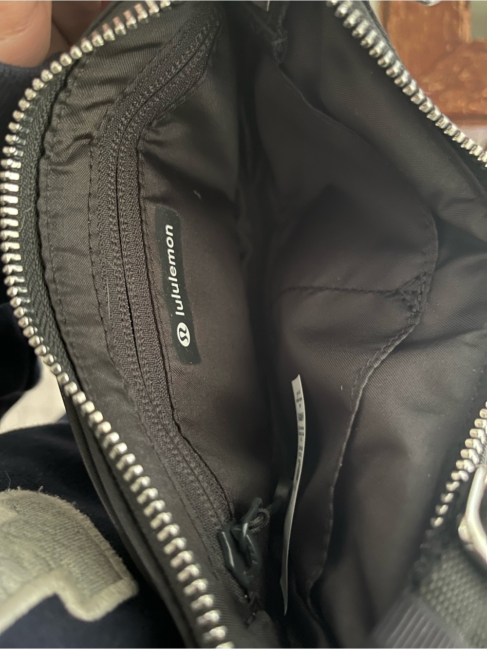 Lululemon Athletica City Essentials Mini Shoulder Bag 1L - Picture 4 of 5